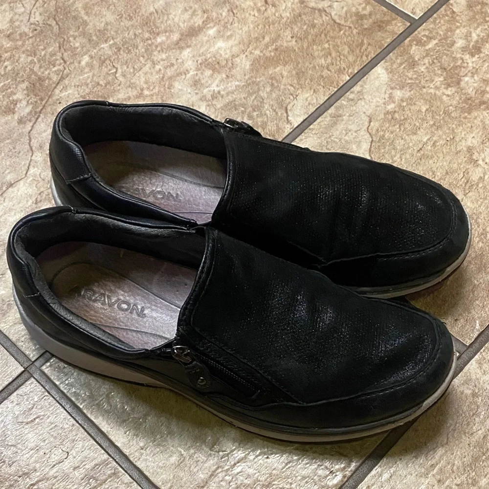 Aravon Women’s 9.5 Black Leather Slip-On Loafers